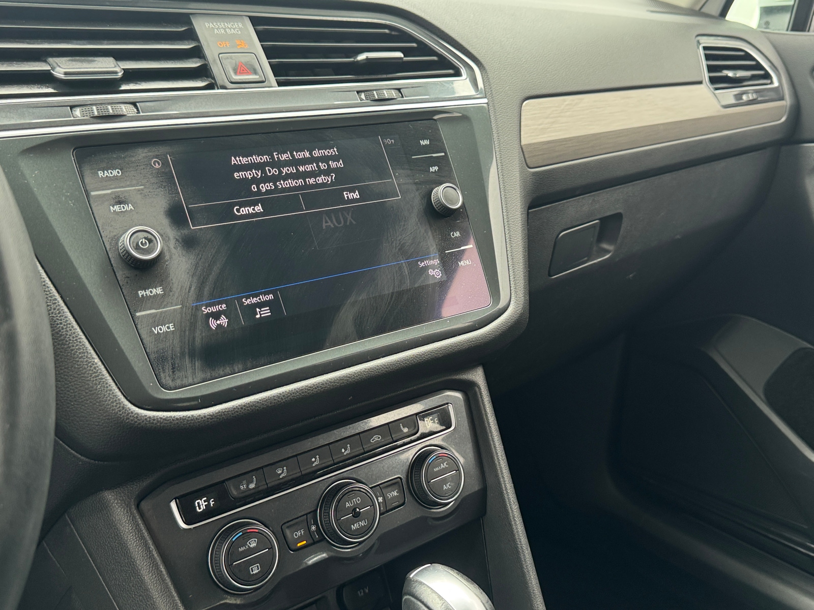 Thumbnail: 2020 Volkswagen Tiguan - 4
