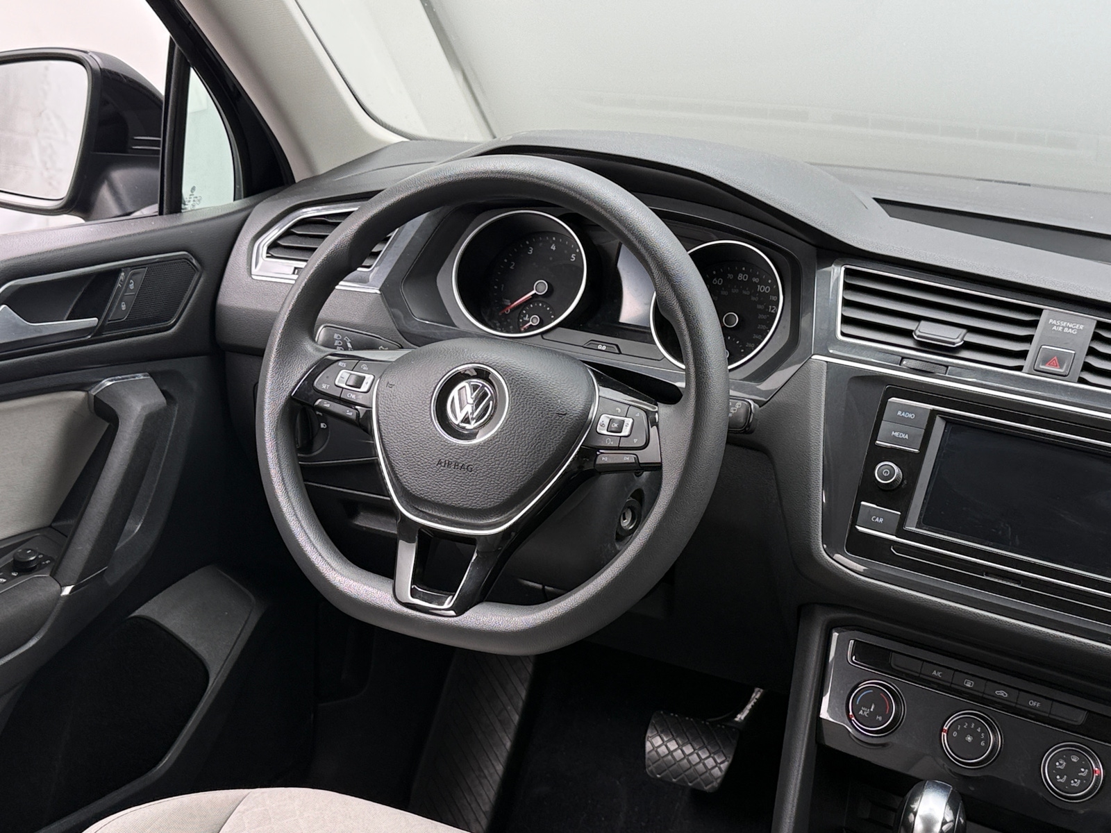 Thumbnail: 2018 Volkswagen Tiguan - 5