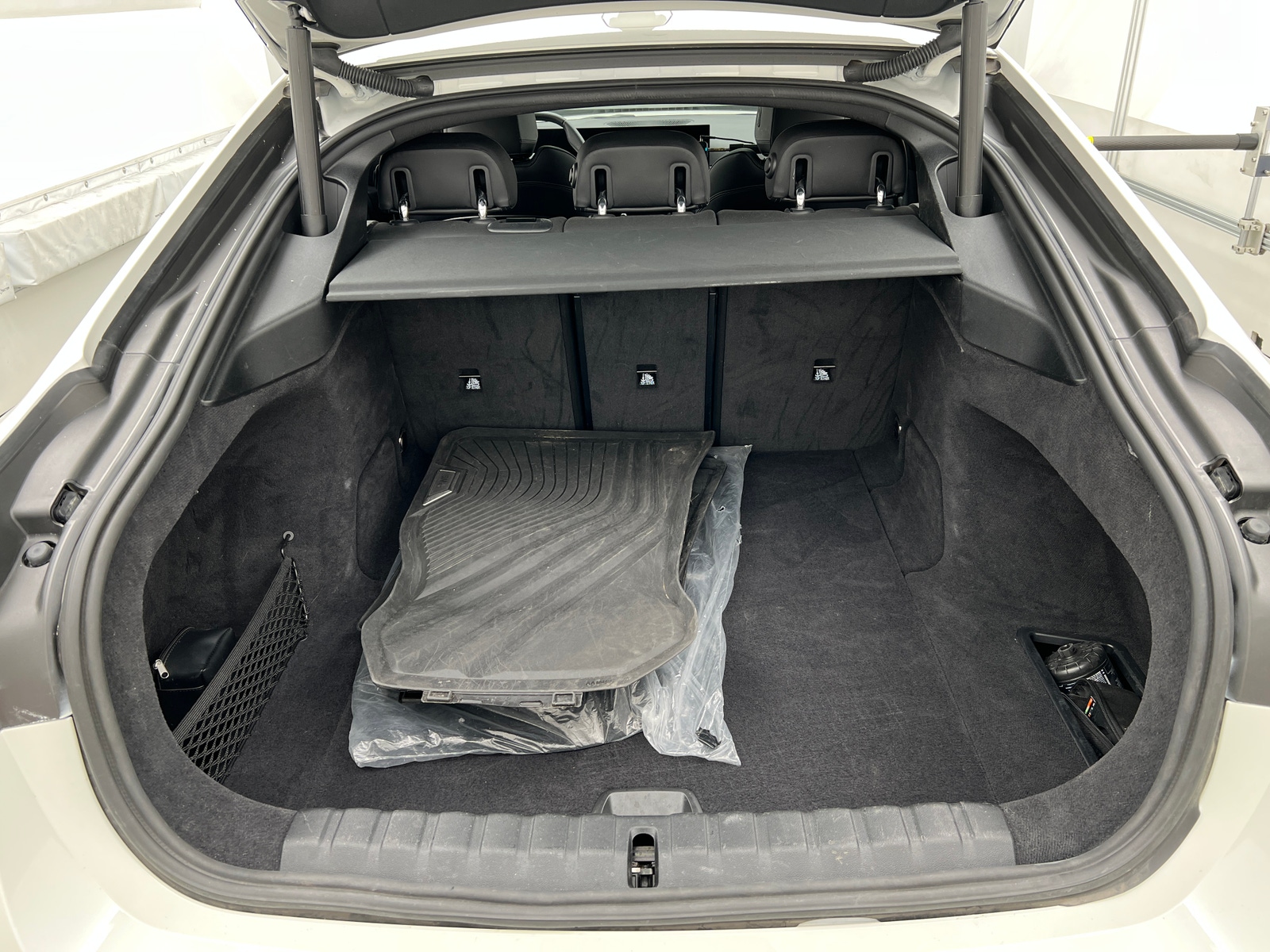 Thumbnail: 2025 BMW i4 - 6