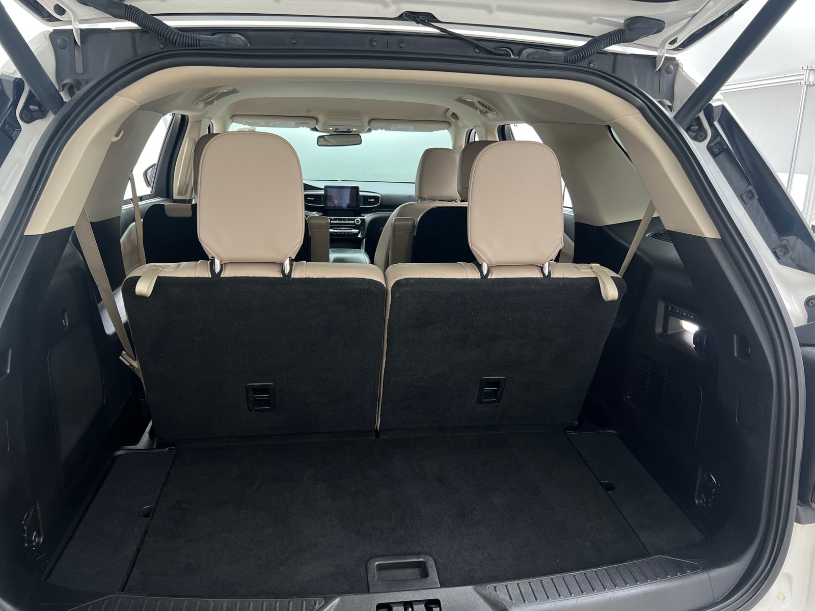 Thumbnail: 2021 Ford Explorer - 6