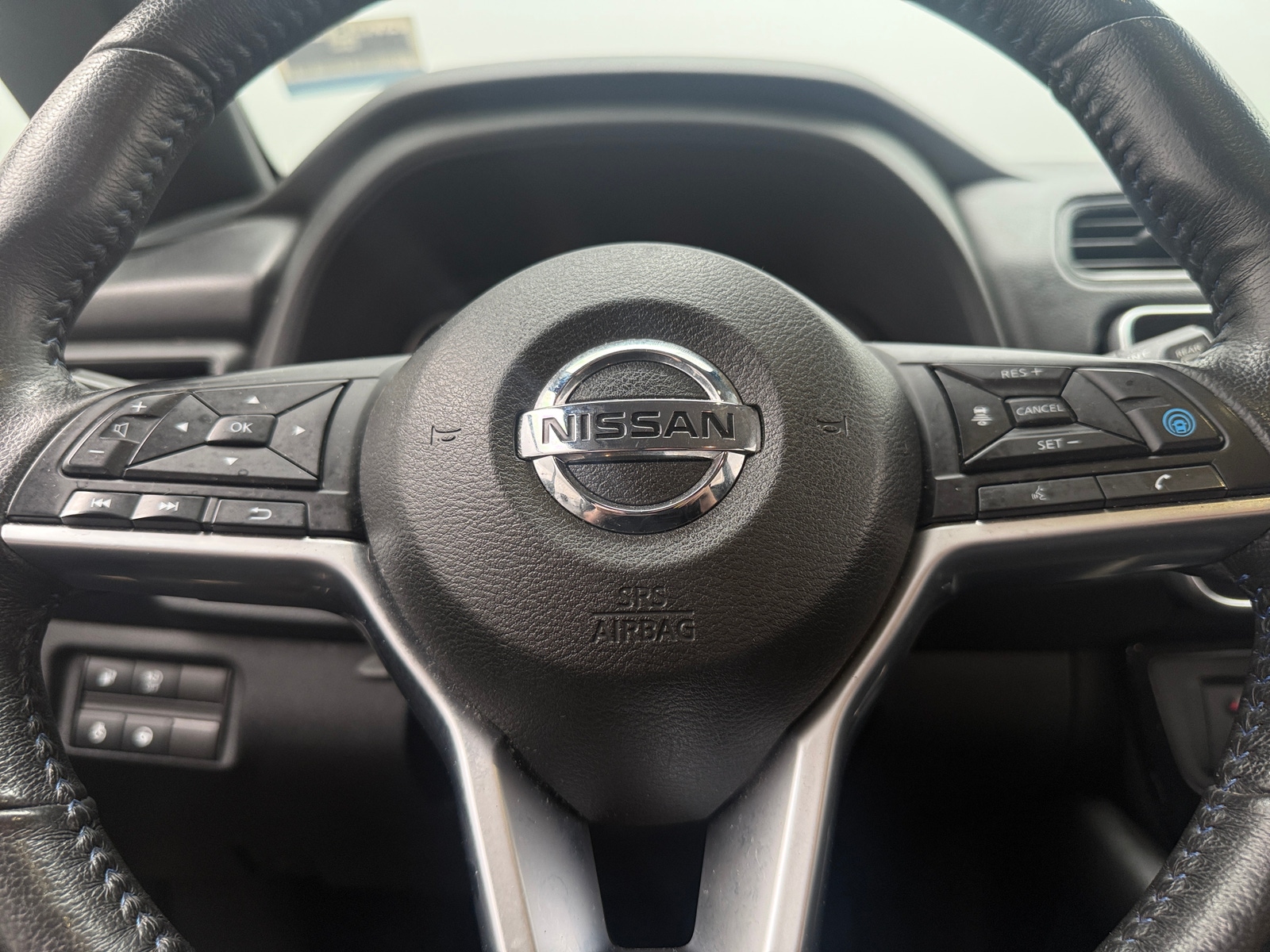 Thumbnail: 2022 Nissan Leaf - 5