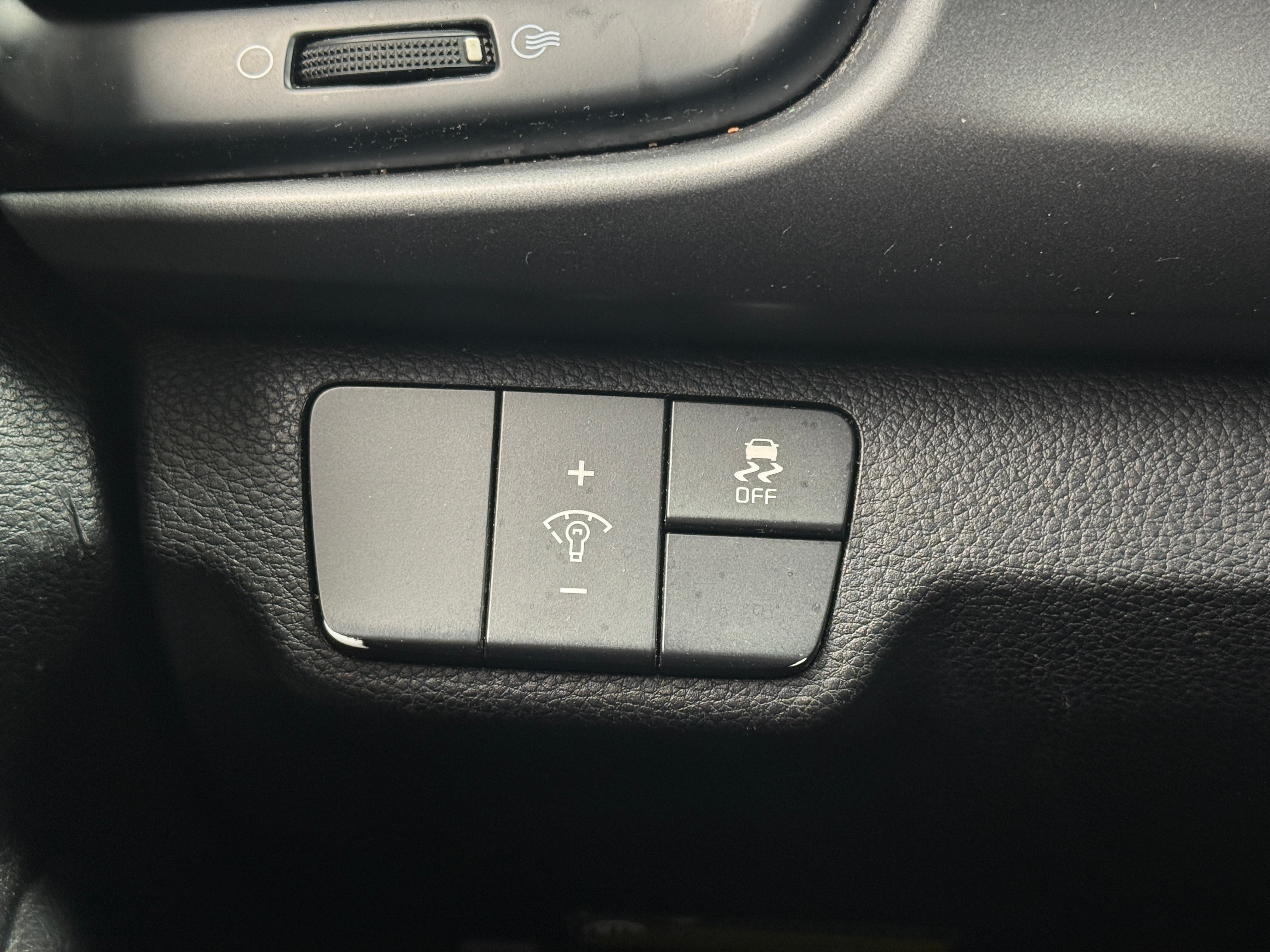 Used 2019 Kia RIO S with VIN 3KPA24AB5KE171617 for sale in Pewaukee, WI