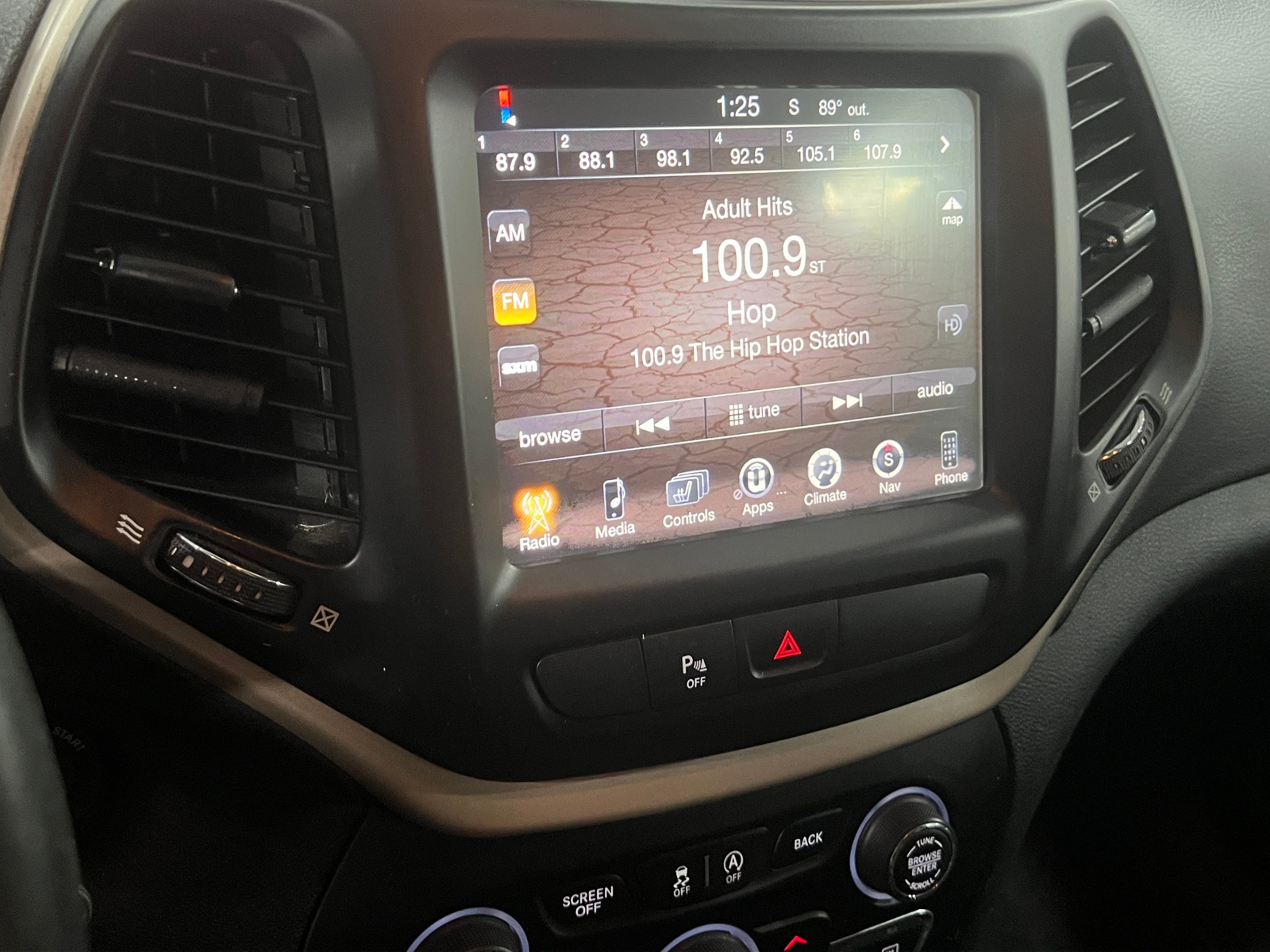 Thumbnail: 2018 Jeep Cherokee - 4