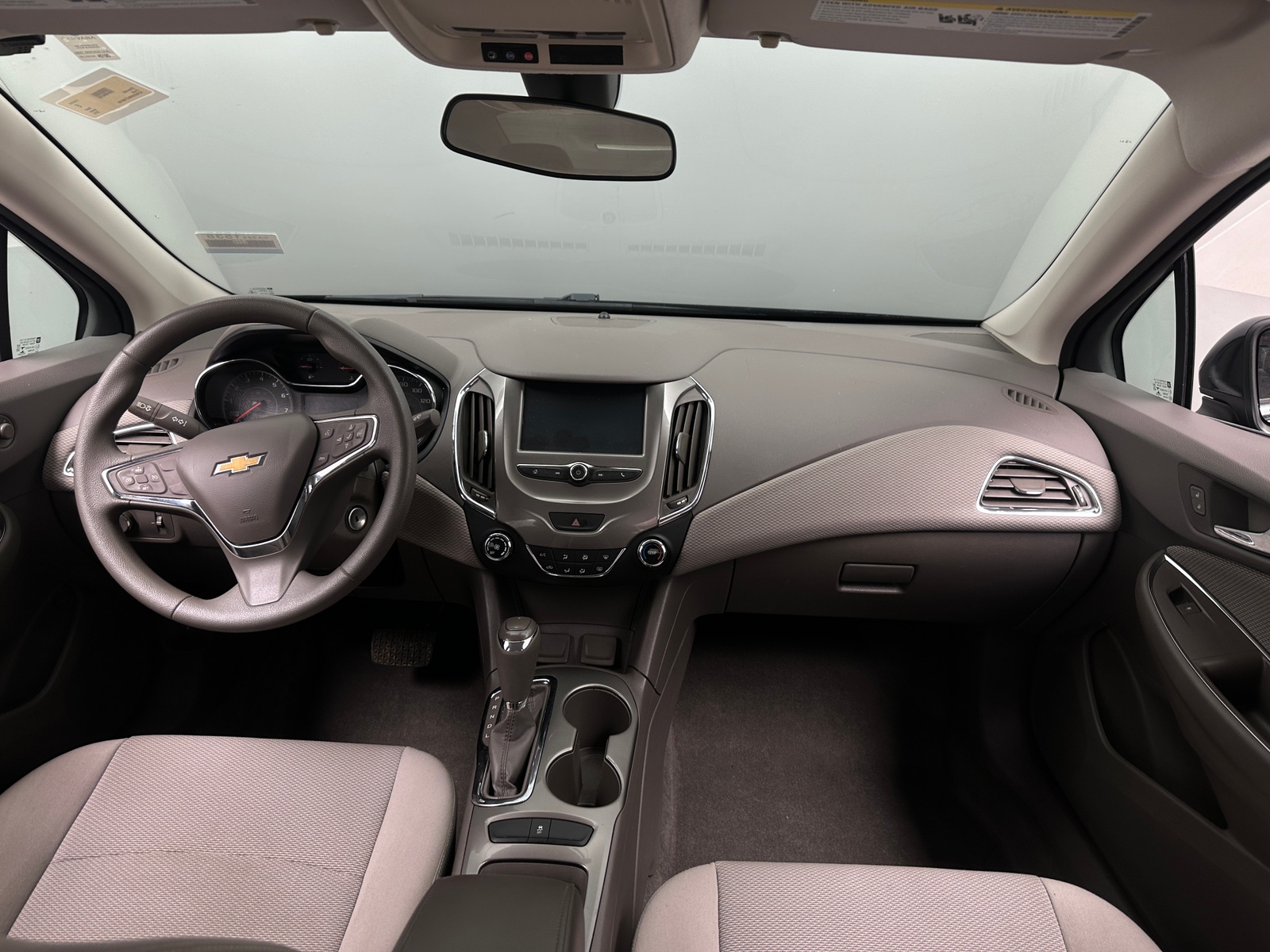Thumbnail: 2018 Chevrolet Cruze - 3