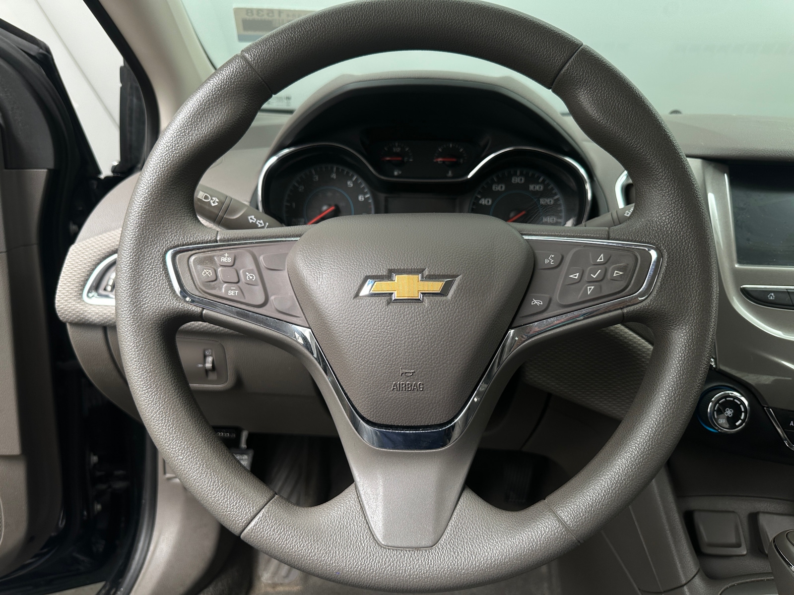 Thumbnail: 2018 Chevrolet Cruze - 5