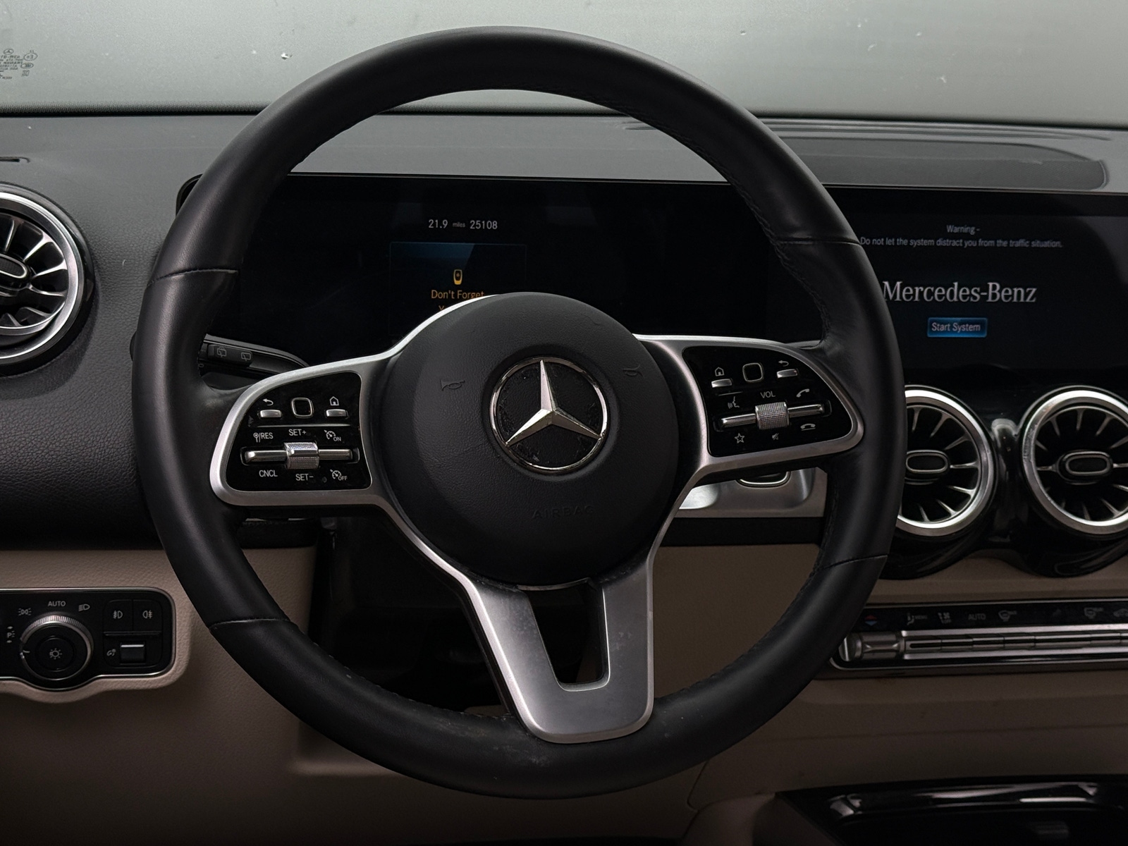 Thumbnail: 2022 Mercedes-Benz GLB - 4