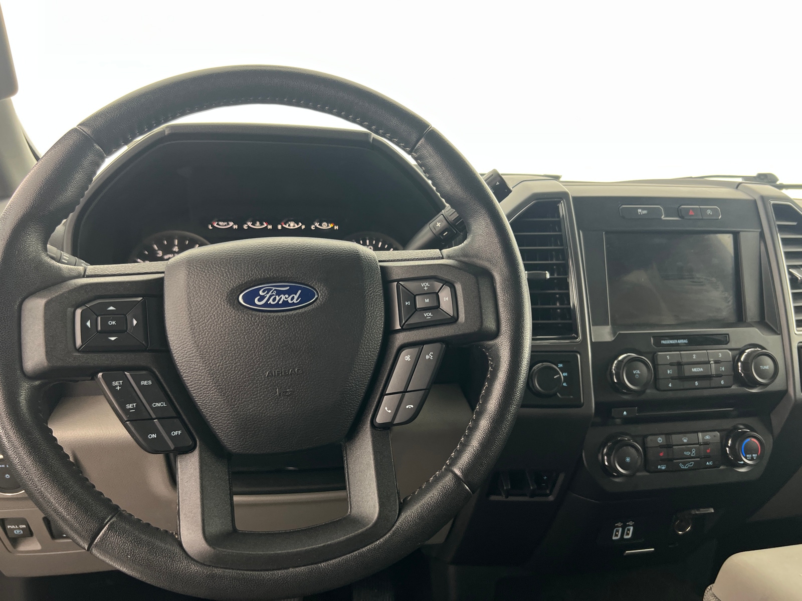 Thumbnail: 2018 Ford Econoline - 5