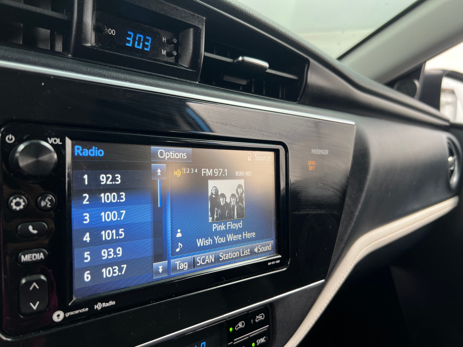 Thumbnail: 2017 Toyota Corolla iM - 4