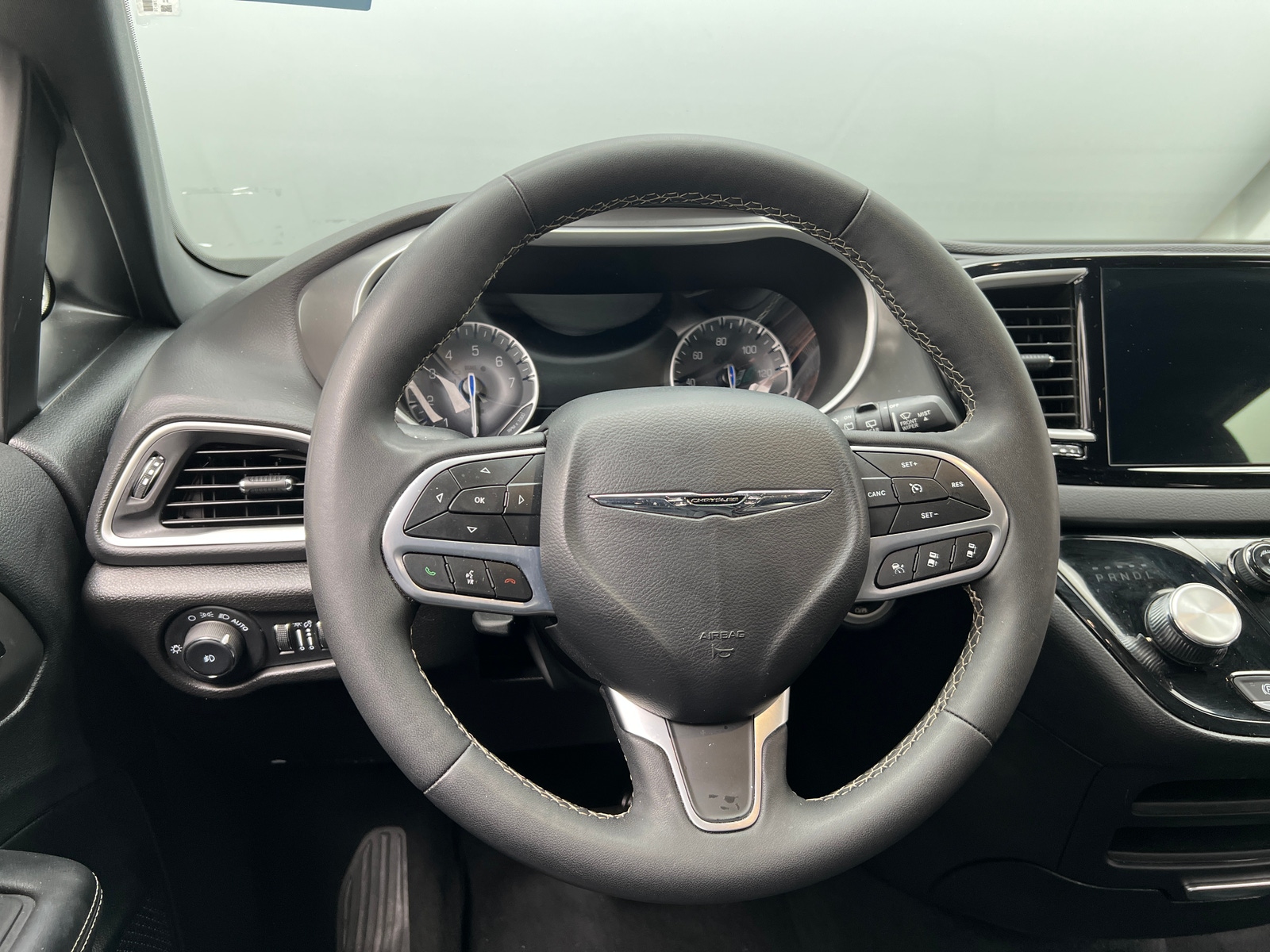 Thumbnail: 2025 Chrysler Pacifica - 4