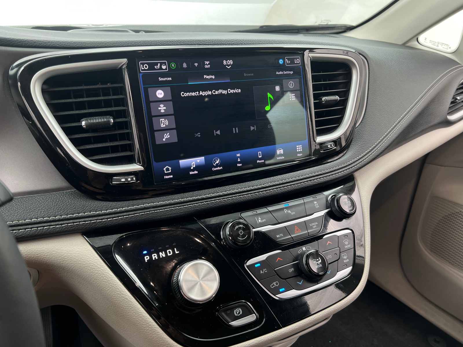 Thumbnail: 2024 Chrysler Pacifica - 3