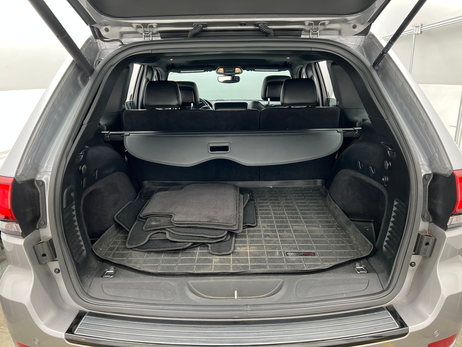 Thumbnail: 2017 Jeep Grand Cherokee - 6