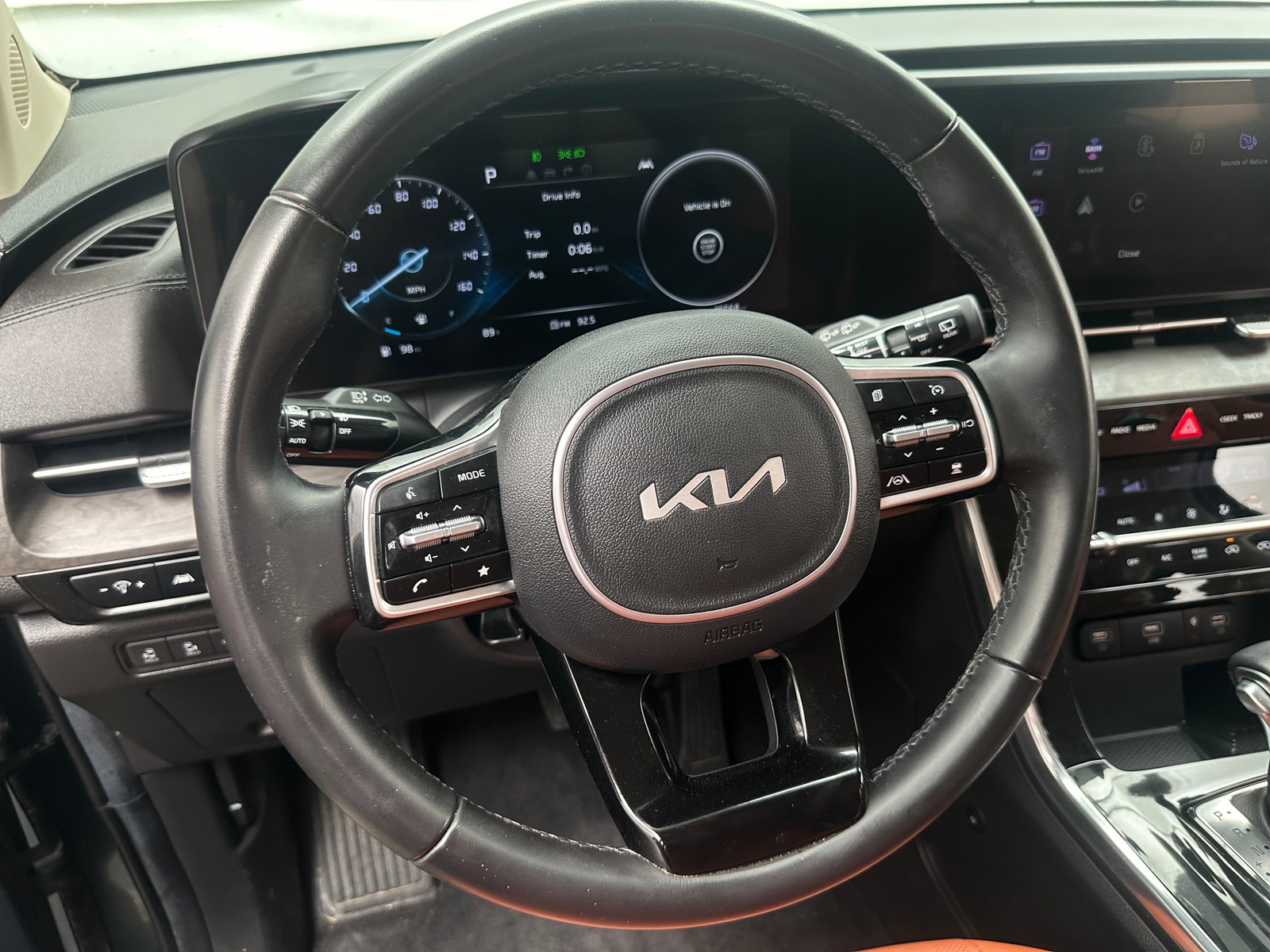Thumbnail: 2023 Kia Carnival - 4