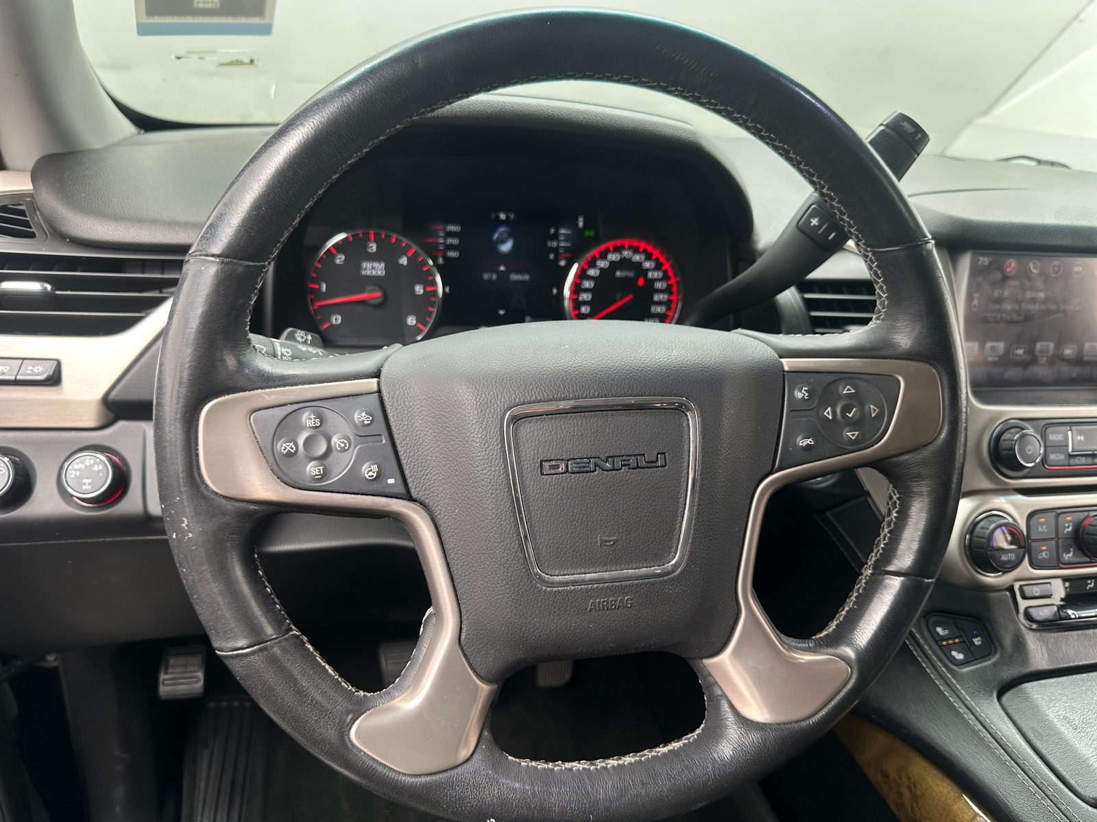 Thumbnail: 2016 GMC Yukon XL - 4