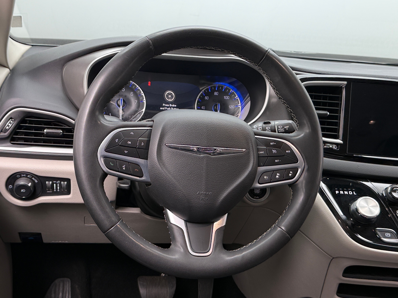 Thumbnail: 2023 Chrysler Pacifica - 4