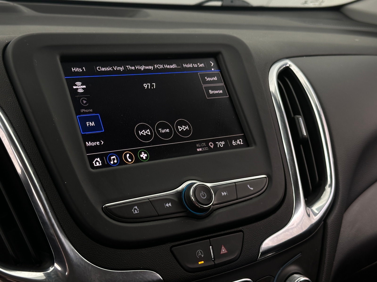 Thumbnail: 2023 Chevrolet Equinox - 4