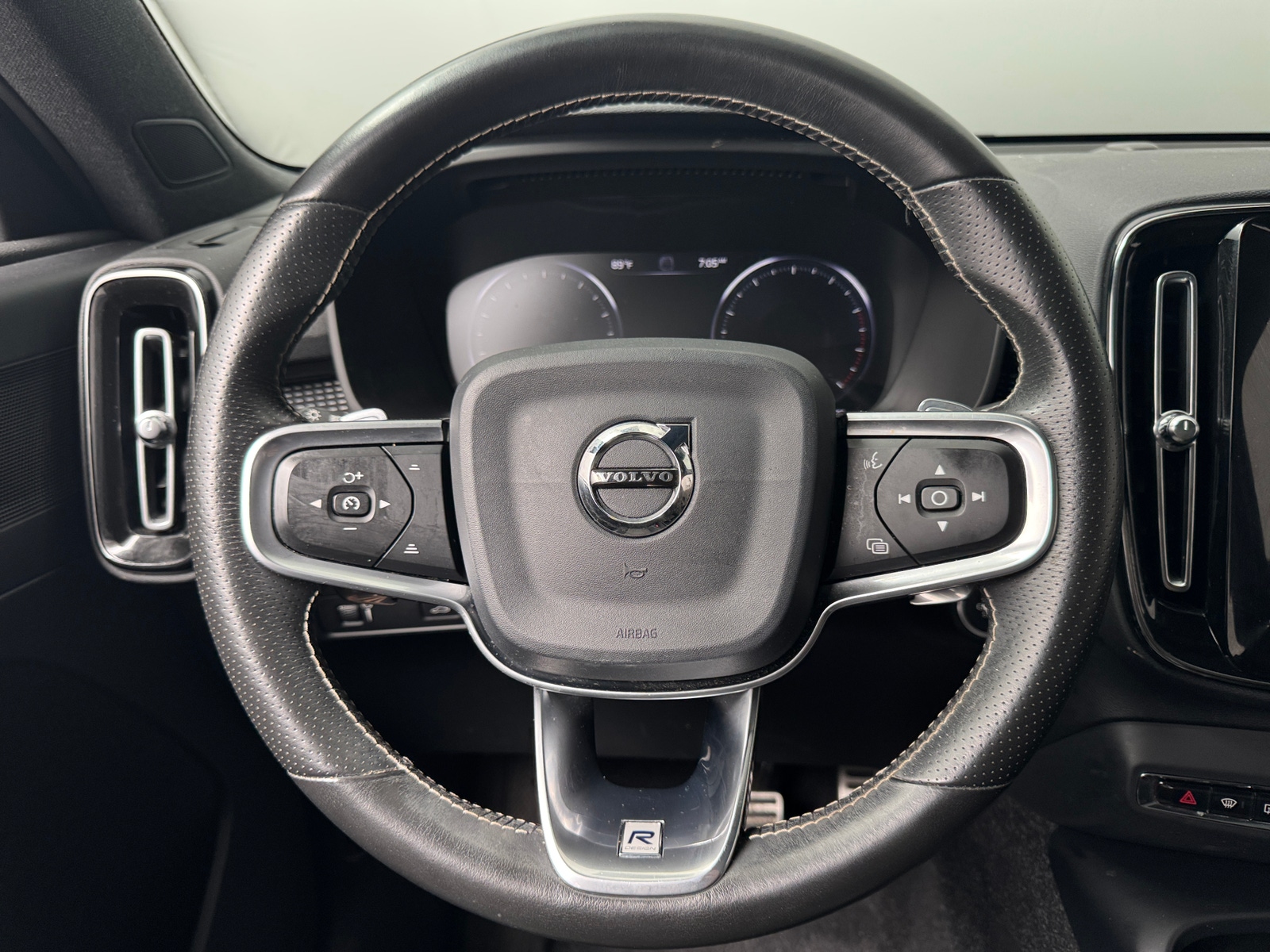 Thumbnail: 2019 Volvo XC40 - 4