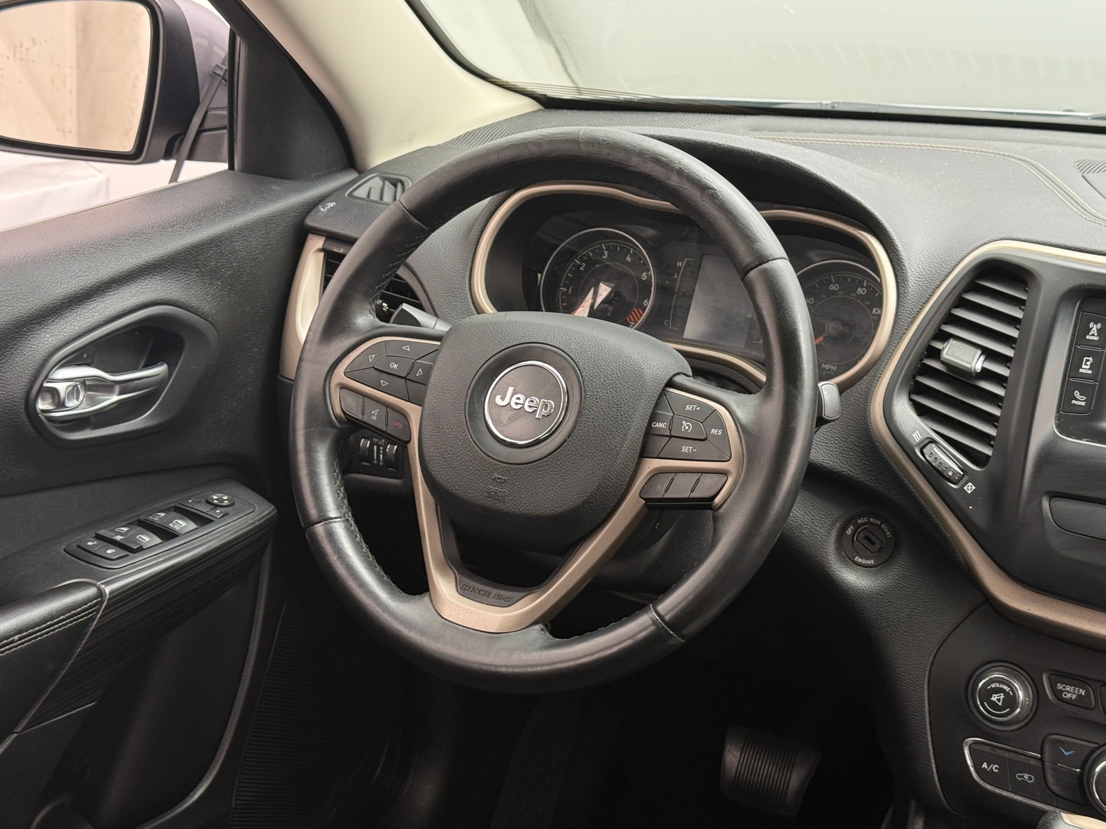 Thumbnail: 2015 Jeep Cherokee - 5