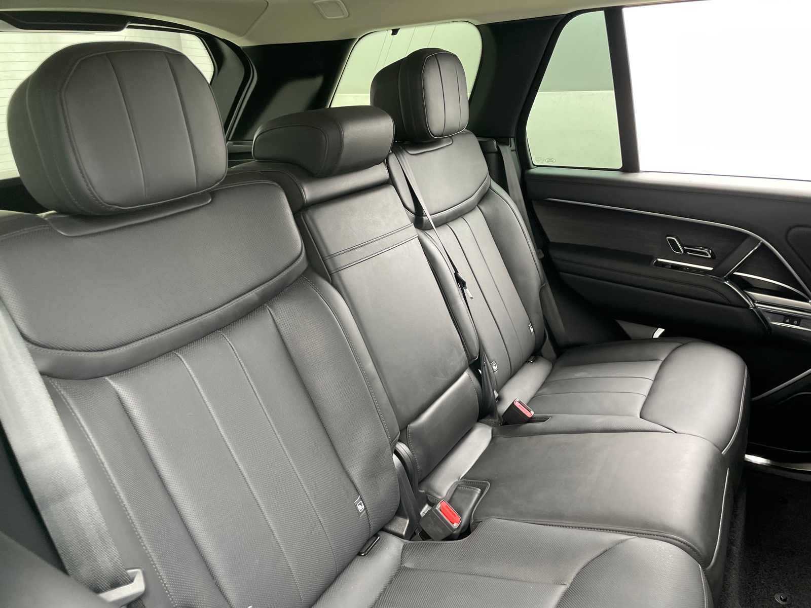 Thumbnail: 2025 Land Rover Range Rover - 5