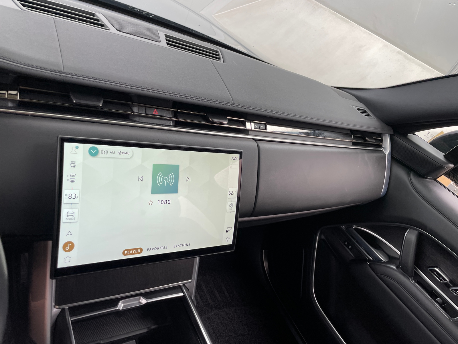 Thumbnail: 2025 Land Rover Range Rover - 3