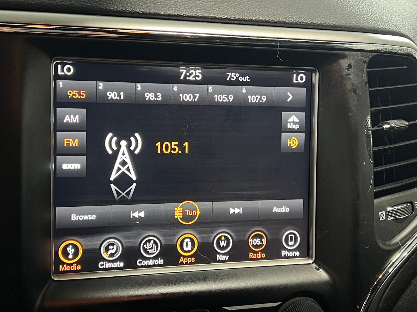 Thumbnail: 2018 Jeep Grand Cherokee - 3