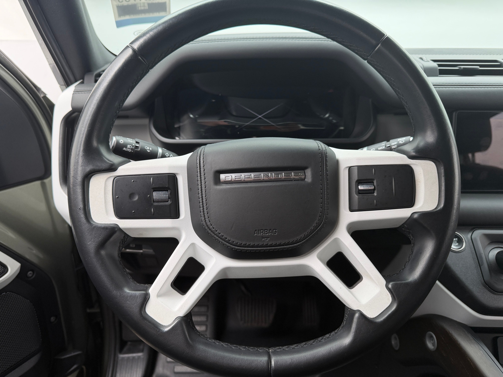 Thumbnail: 2023 Land Rover Defender - 5