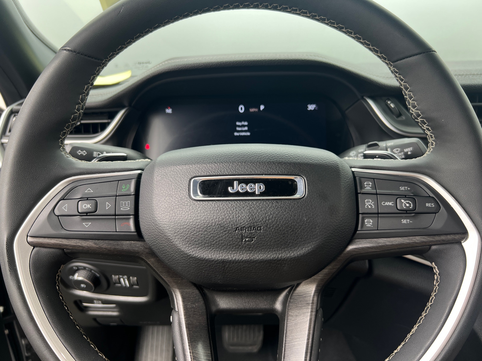 Thumbnail: 2024 Jeep Grand Cherokee L - 4