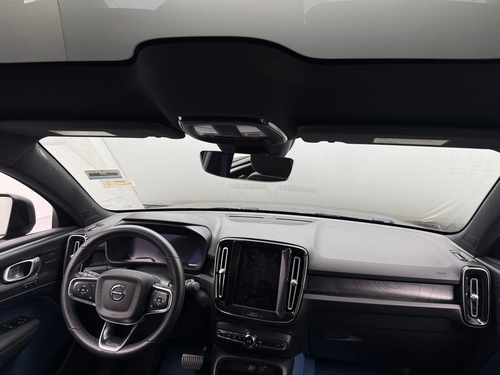 Thumbnail: 2023 Volvo C40 - 2