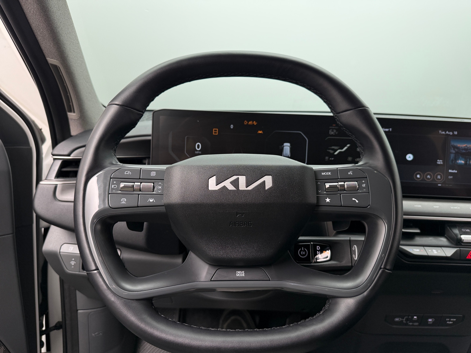 Thumbnail: 2024 Kia EV9 - 4