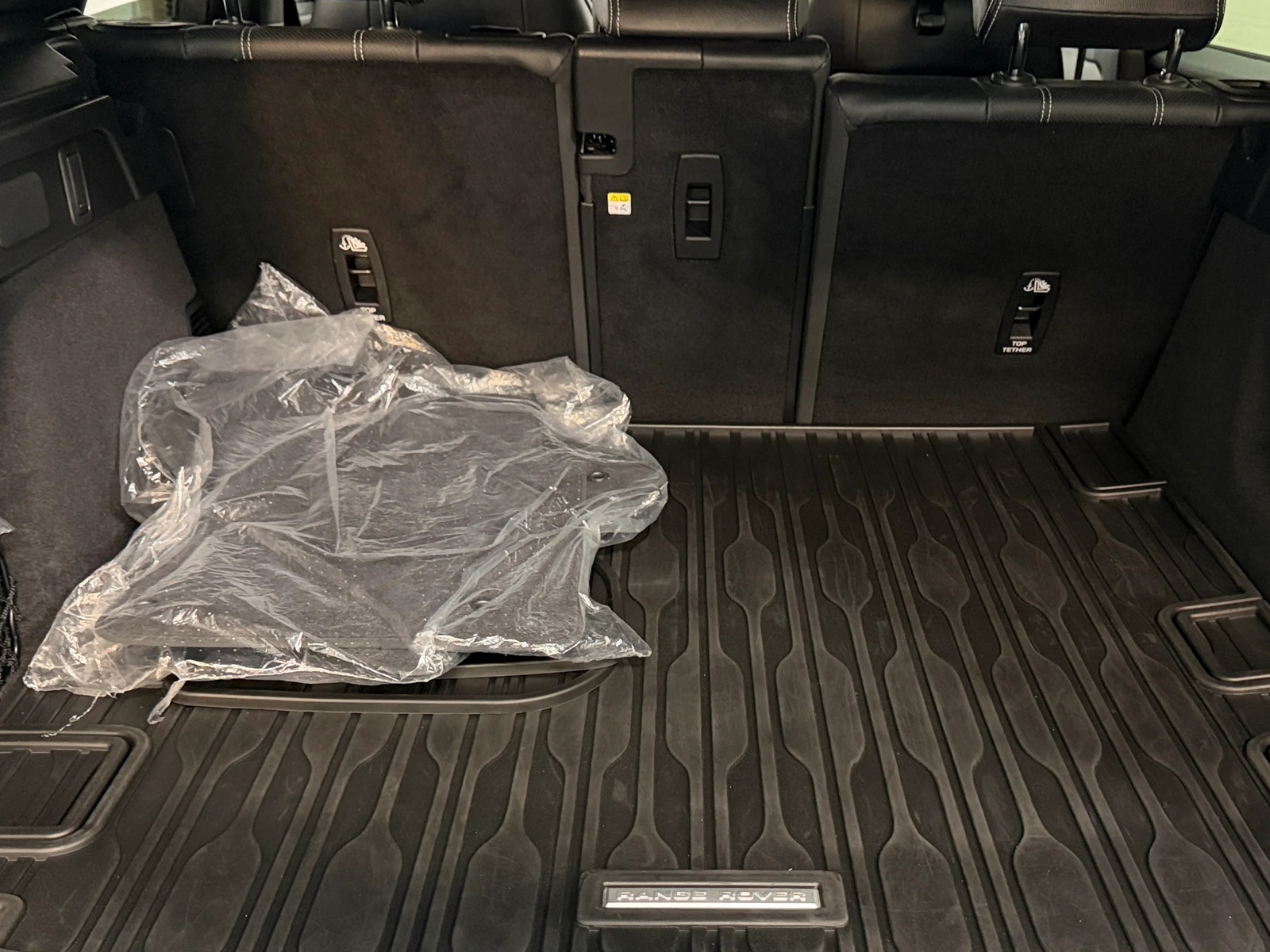 Thumbnail: 2023 Land Rover Range Rover Velar - 7