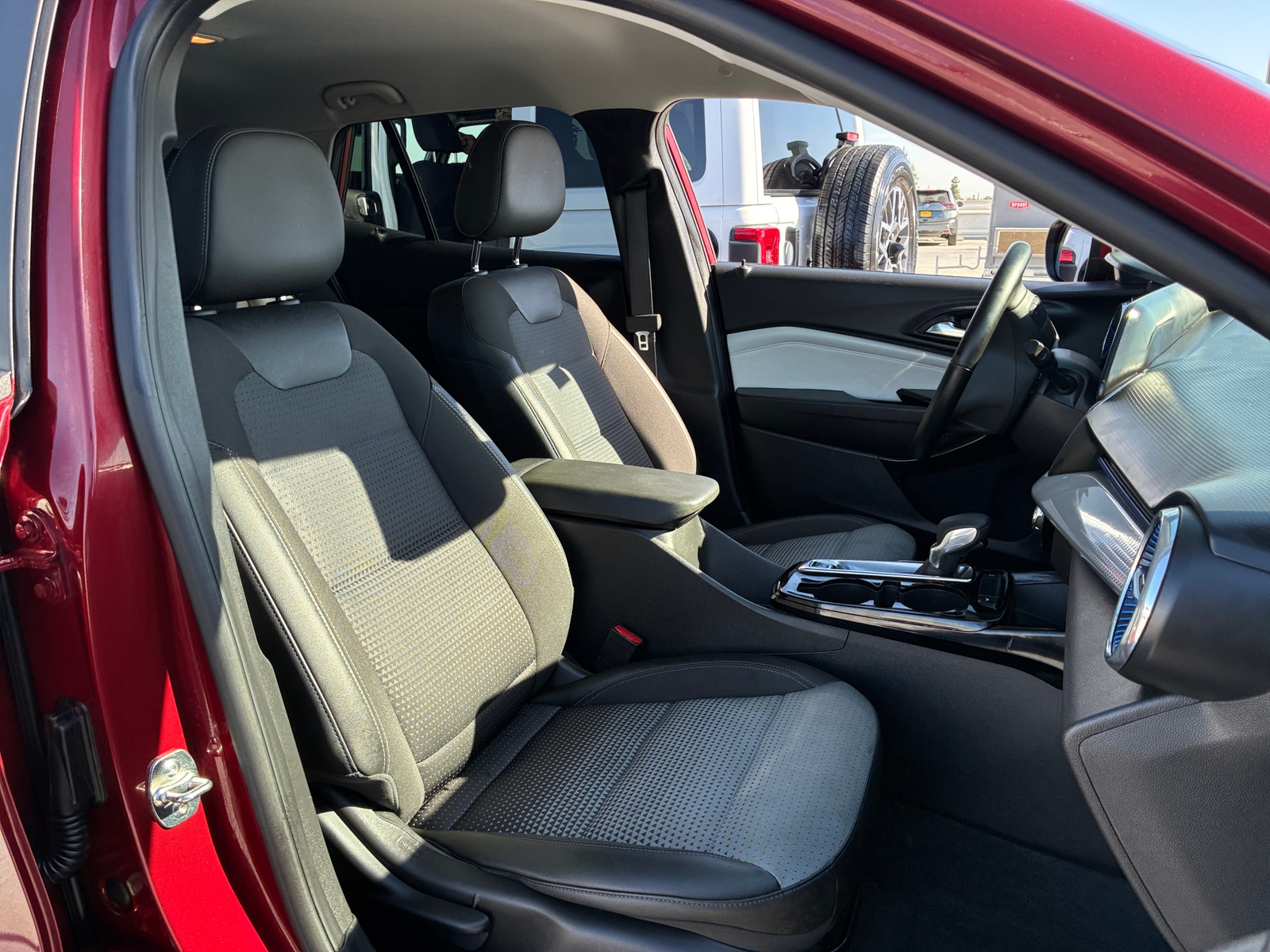 Thumbnail: 2025 Chevrolet Trax - 2