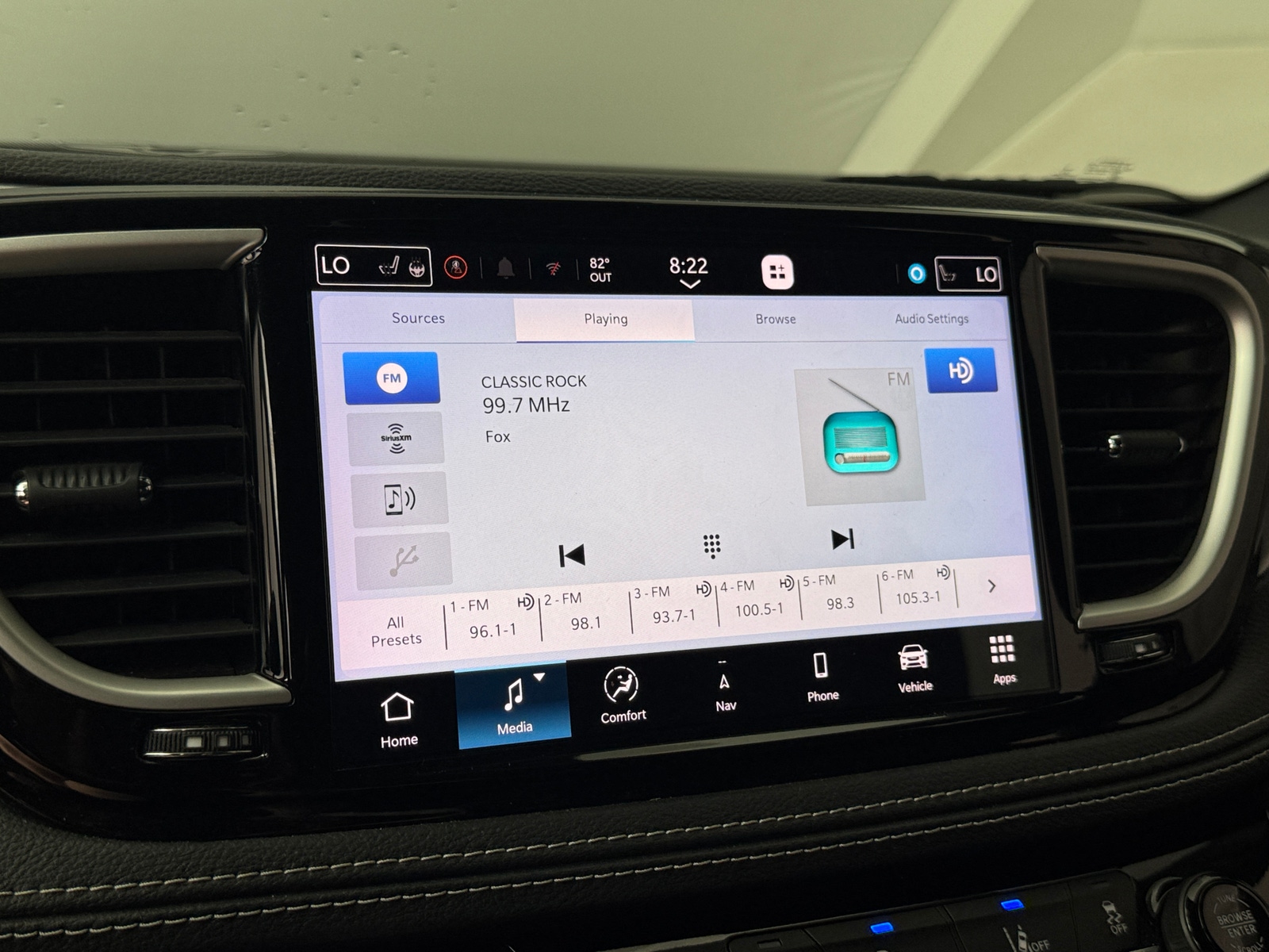 Thumbnail: 2021 Chrysler Pacifica - 3