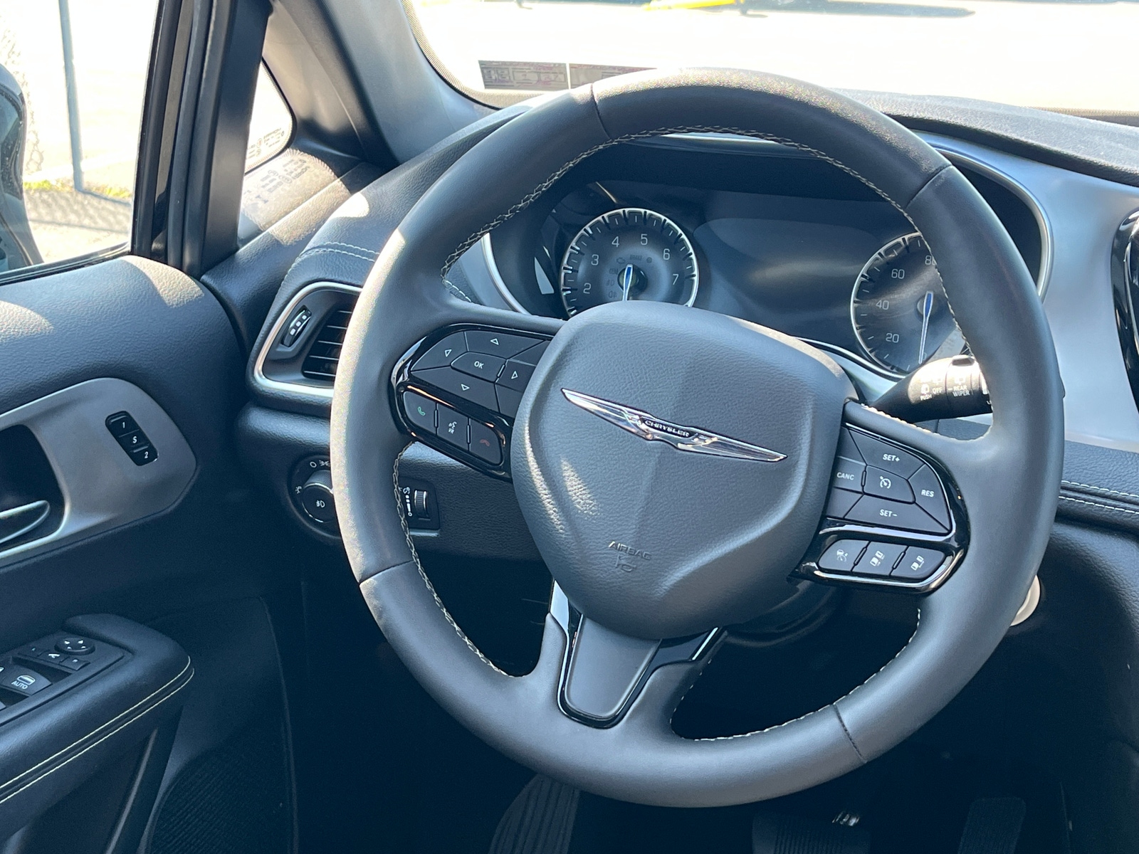 Thumbnail: 2025 Chrysler Pacifica - 4