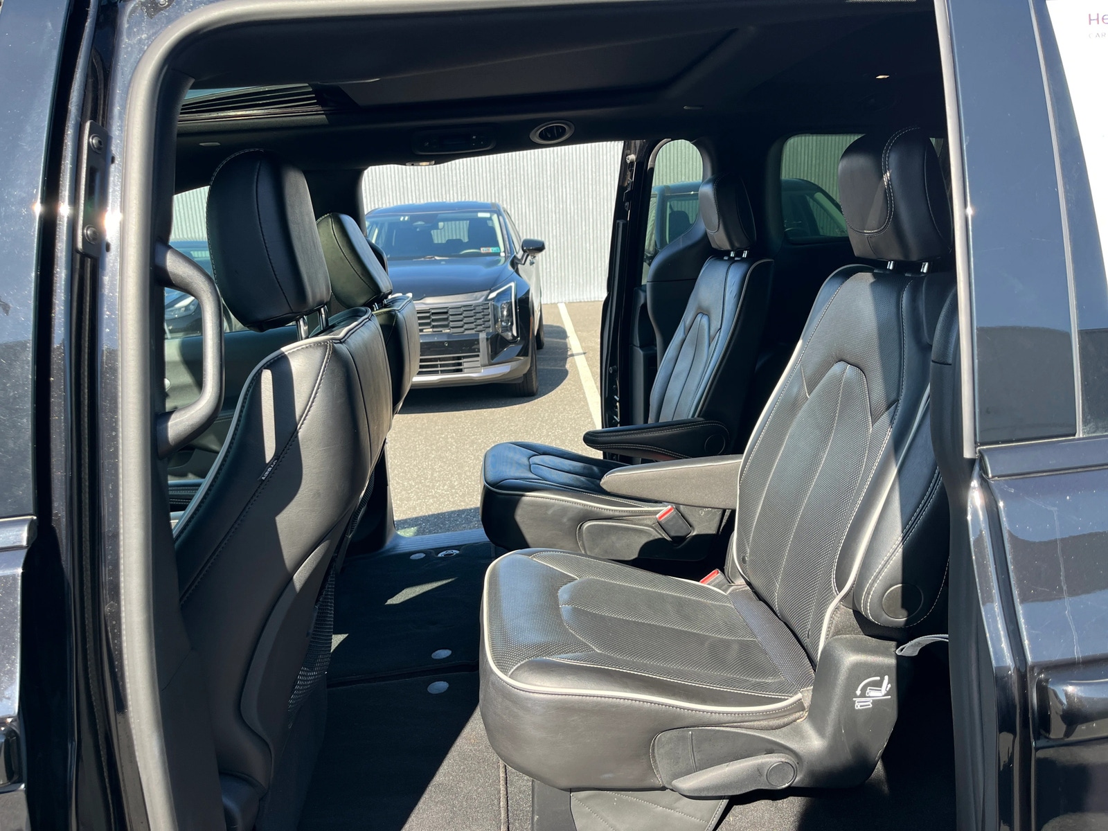 Thumbnail: 2025 Chrysler Pacifica - 5