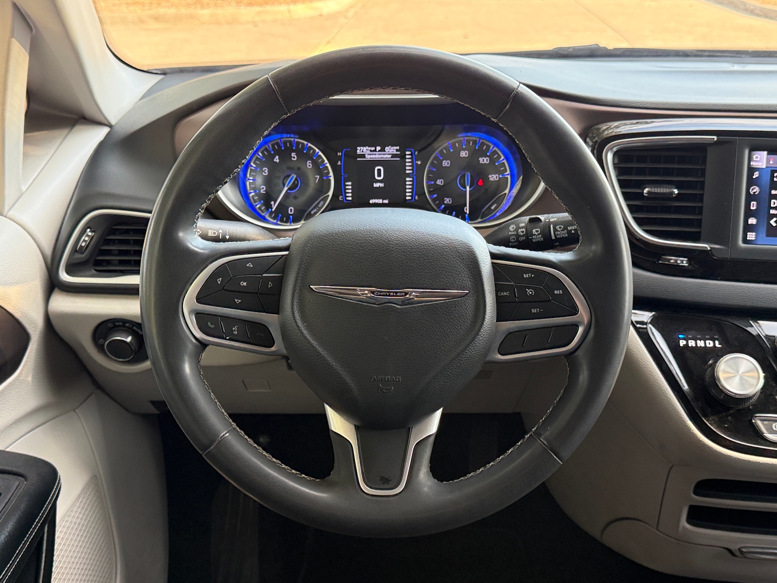 Thumbnail: 2023 Chrysler Voyager - 4