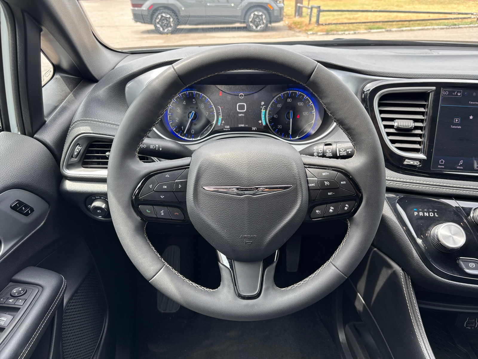 Thumbnail: 2025 Chrysler Pacifica - 4
