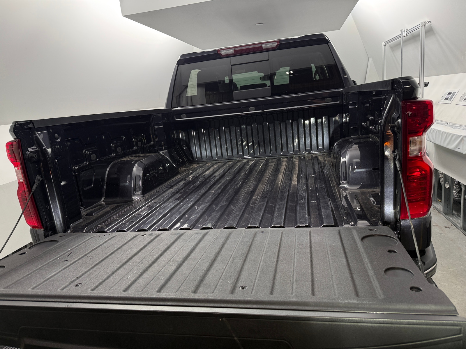 Thumbnail: 2023 Chevrolet Silverado 1500 - 7