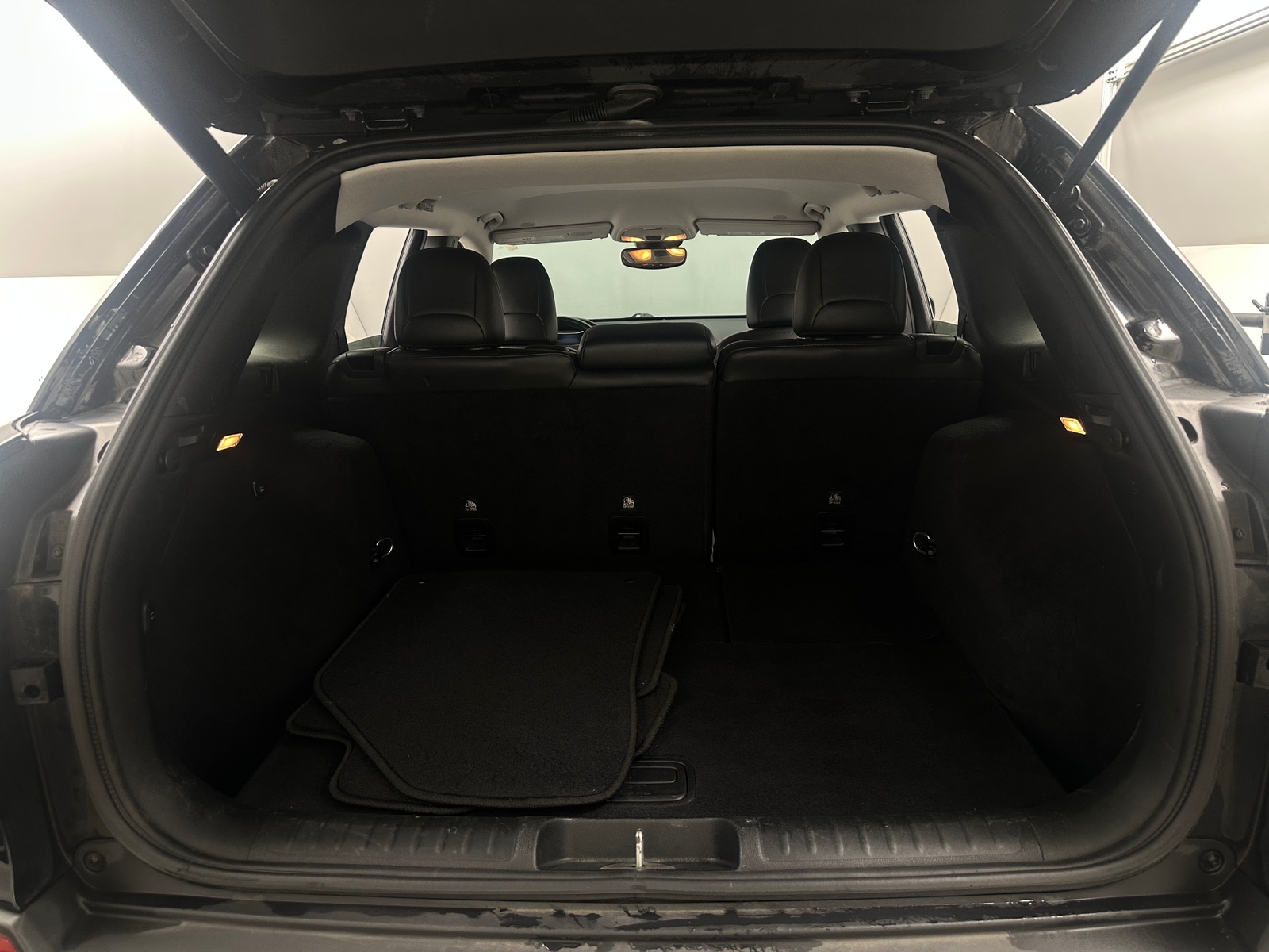 Thumbnail: 2019 Jeep Cherokee - 6
