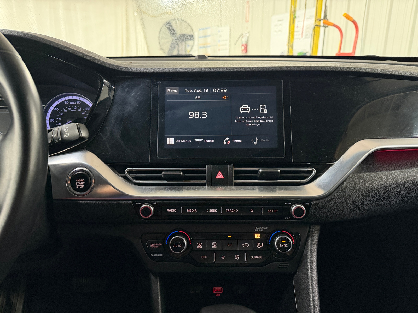 Thumbnail: 2021 Kia Niro - 4
