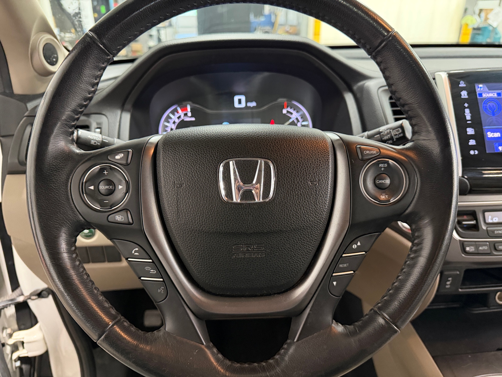 Thumbnail: 2017 Honda Pilot - 4