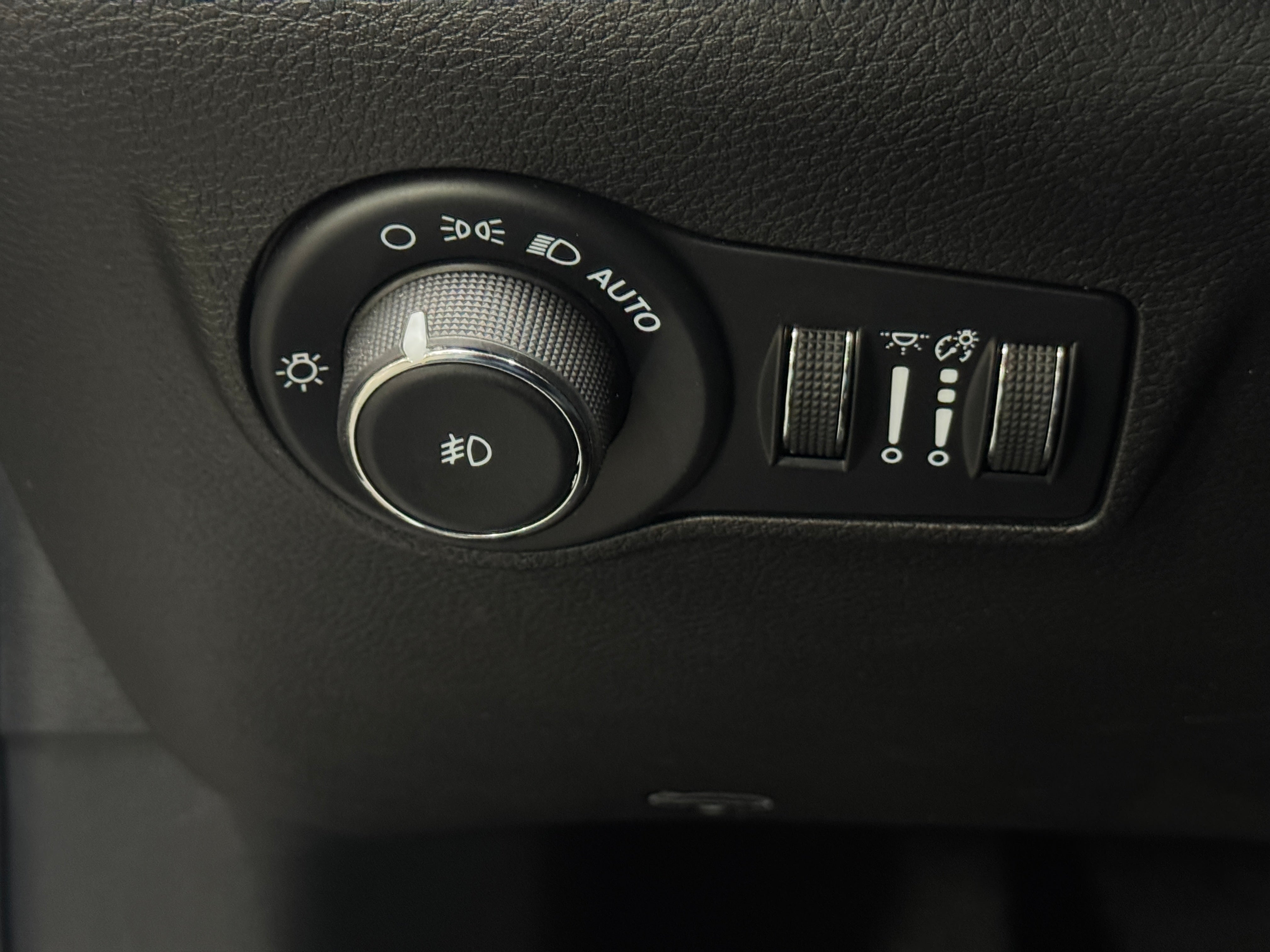 2025 Jeep Compass Trailhawk - Photo 2