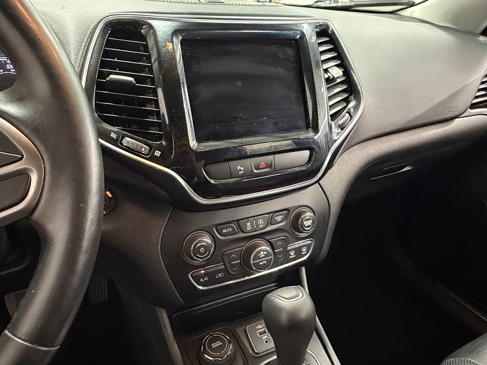 Thumbnail: 2019 Jeep Cherokee - 3