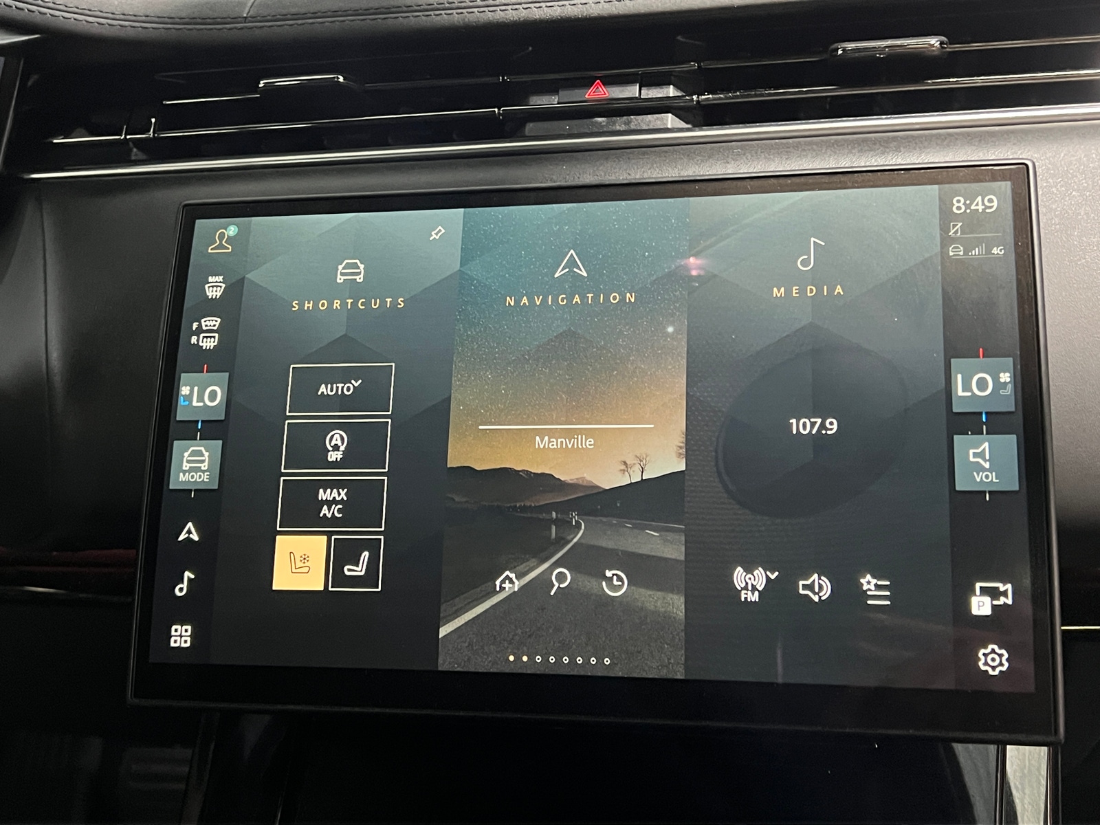 Thumbnail: 2025 Land Rover Range Rover Sport - 3