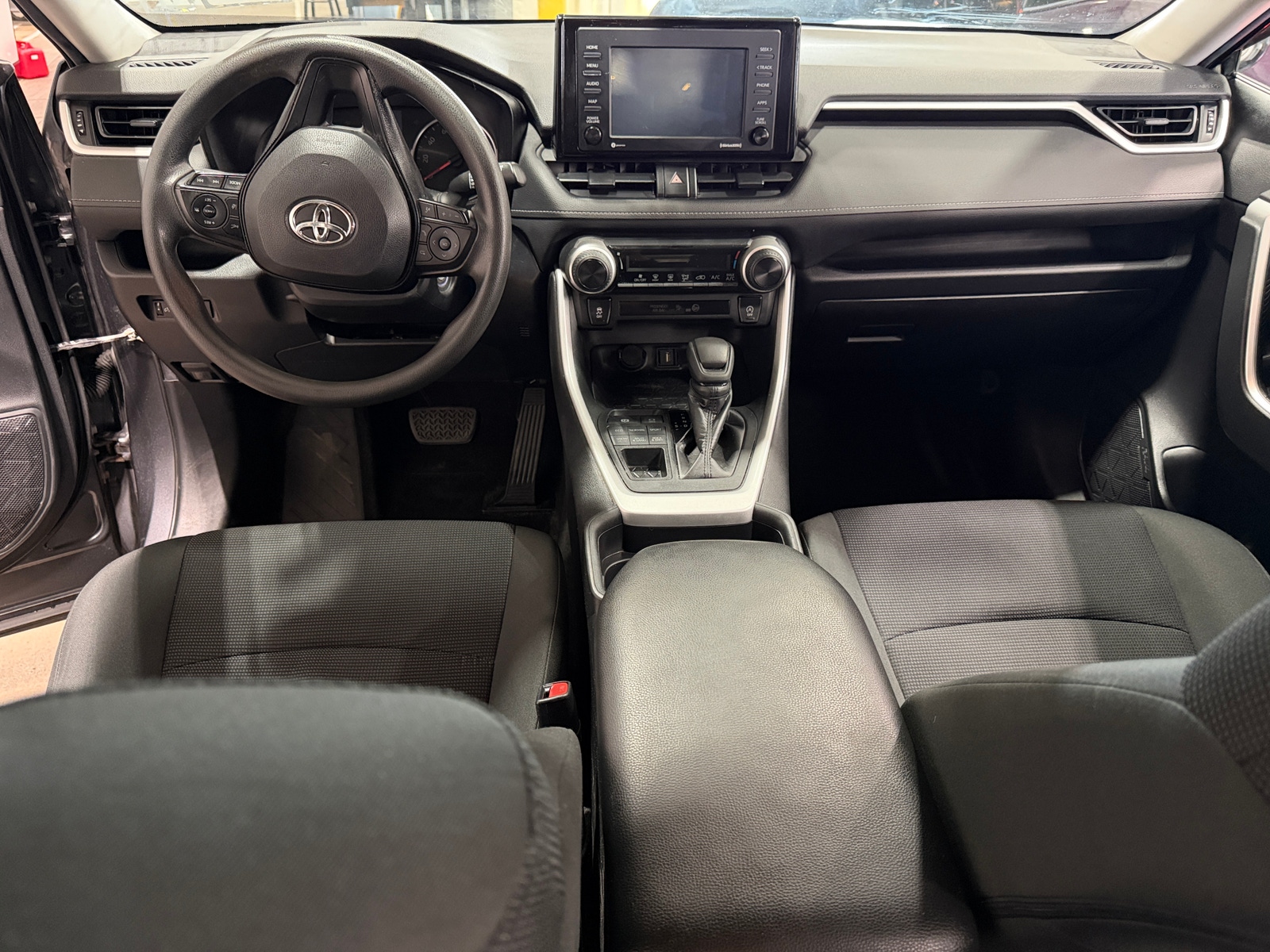 Thumbnail: 2020 Toyota RAV4 - 3