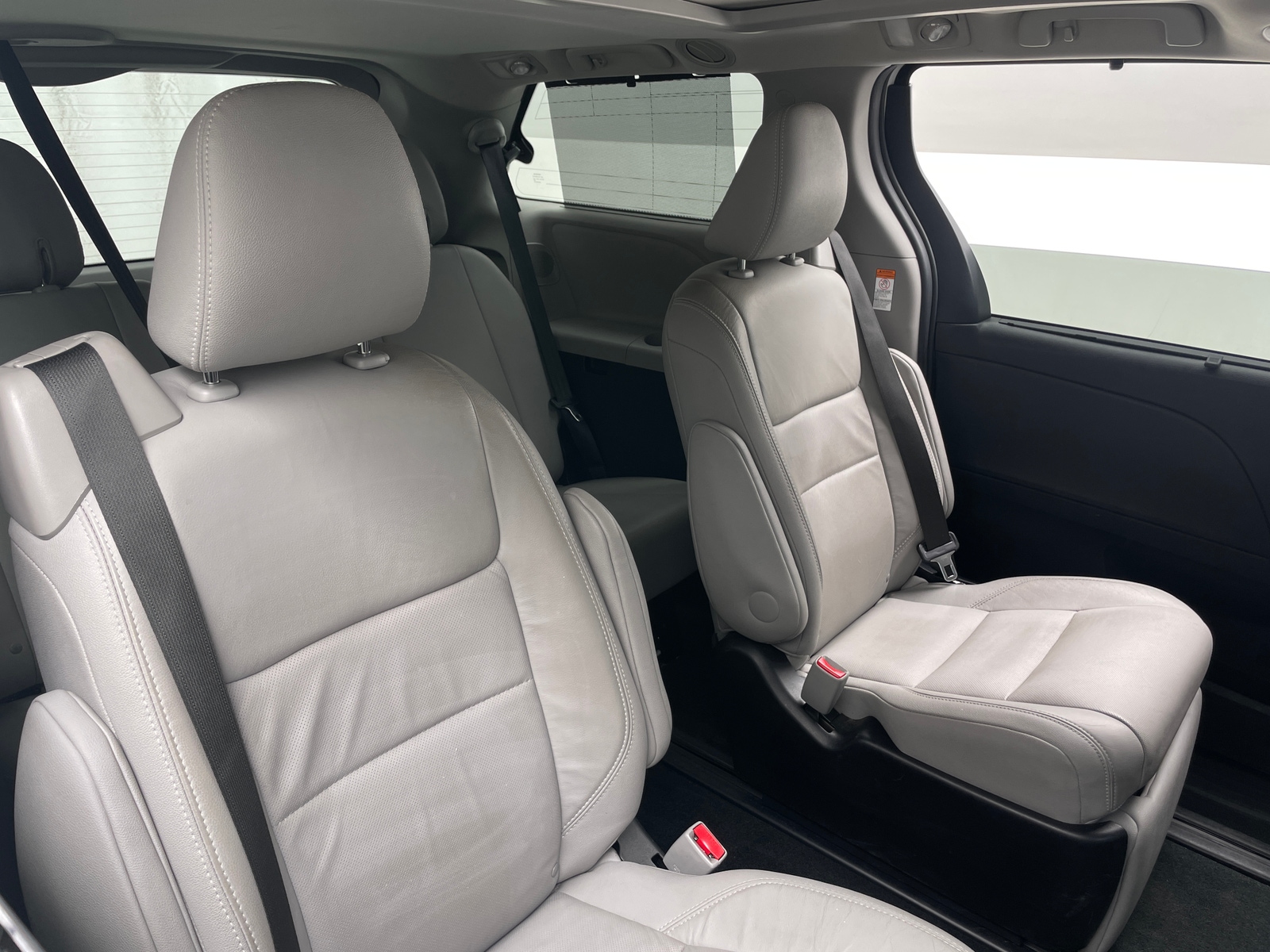 Thumbnail: 2016 Toyota Sienna - 5