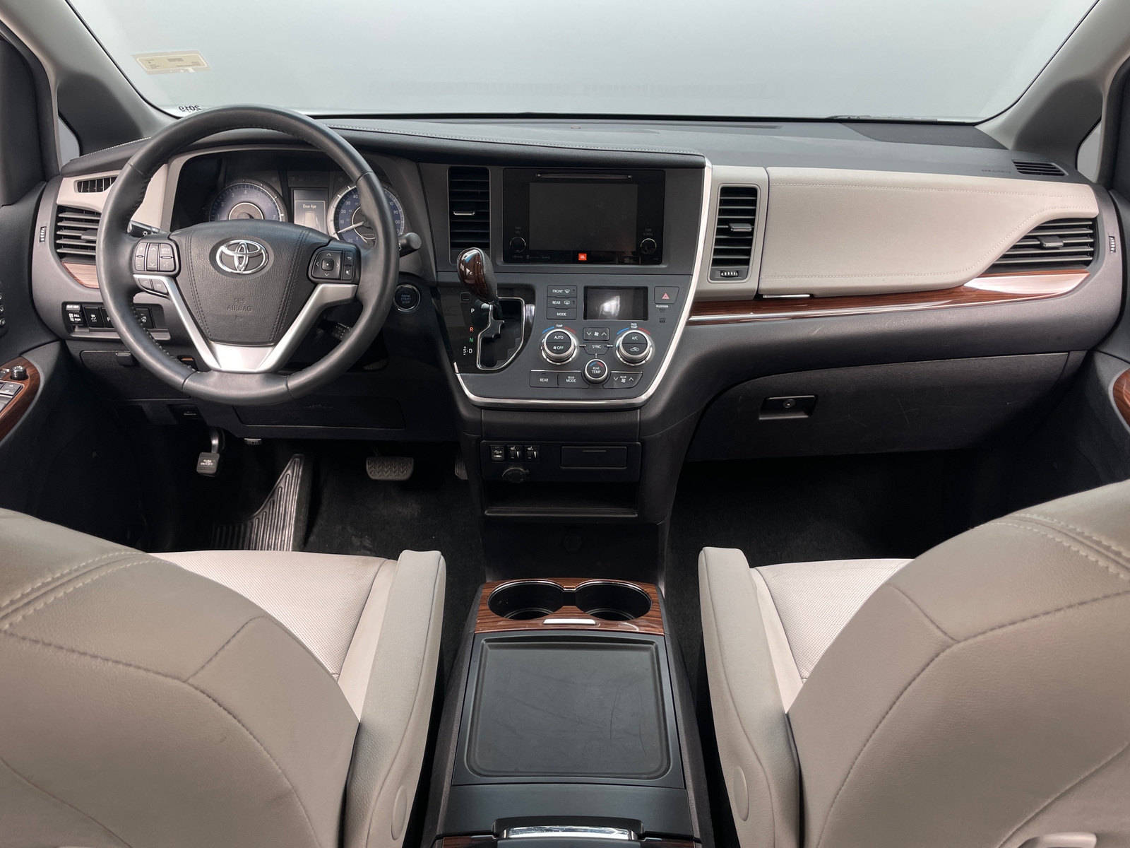 Thumbnail: 2016 Toyota Sienna - 2