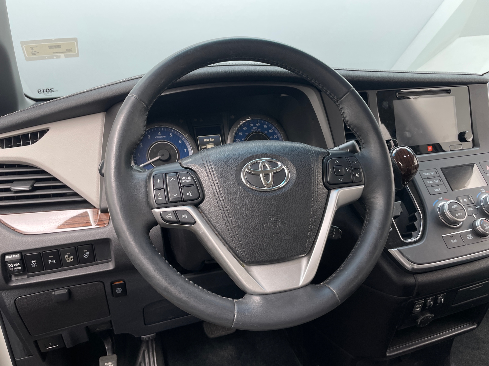 Thumbnail: 2016 Toyota Sienna - 4