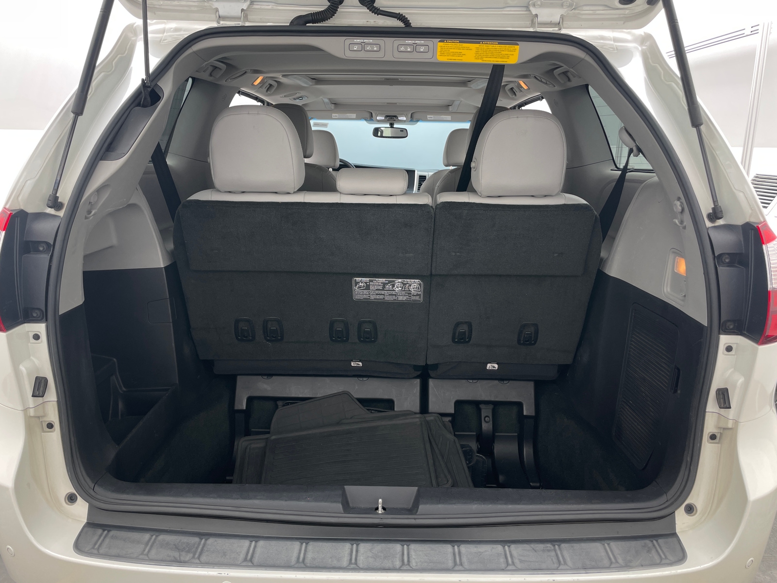 Thumbnail: 2016 Toyota Sienna - 6