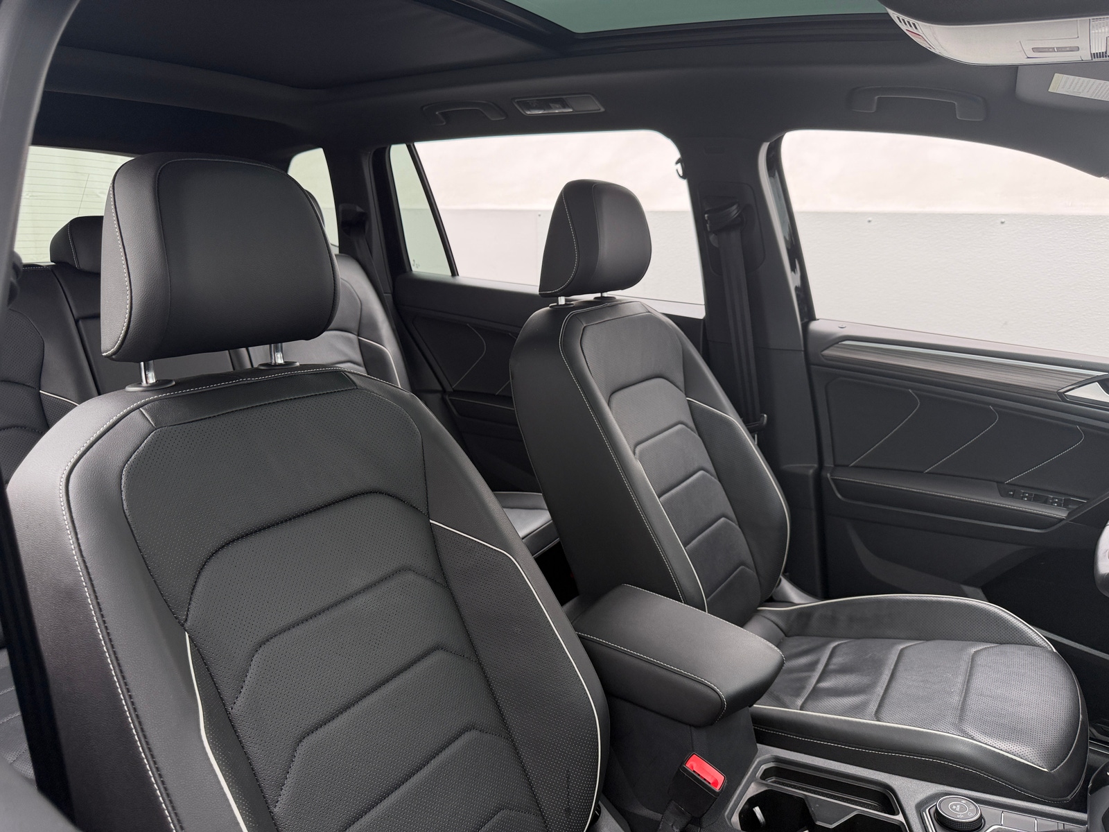 Thumbnail: 2023 Volkswagen Tiguan - 2