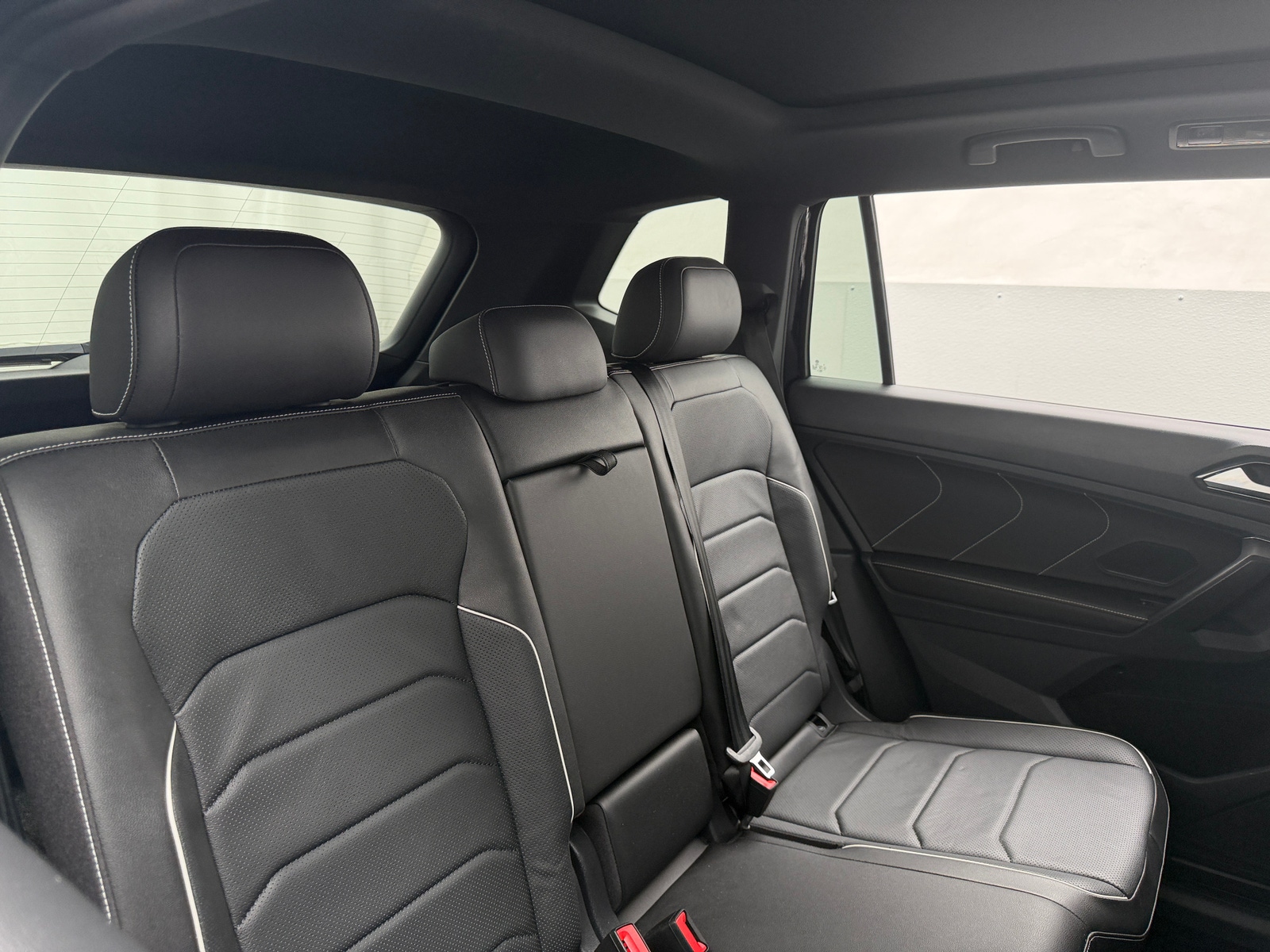 Thumbnail: 2023 Volkswagen Tiguan - 6