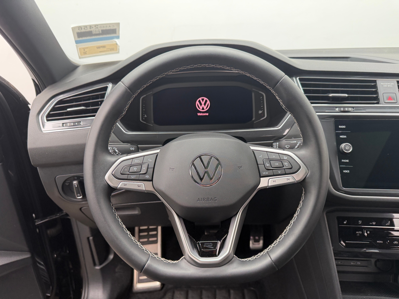 Thumbnail: 2023 Volkswagen Tiguan - 5